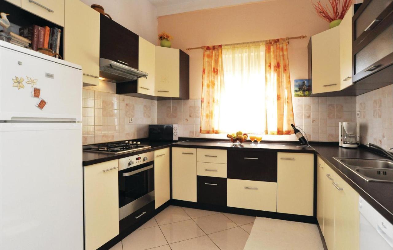 Beautiful Apartment In Maslenica With Kitchen Zewnętrze zdjęcie