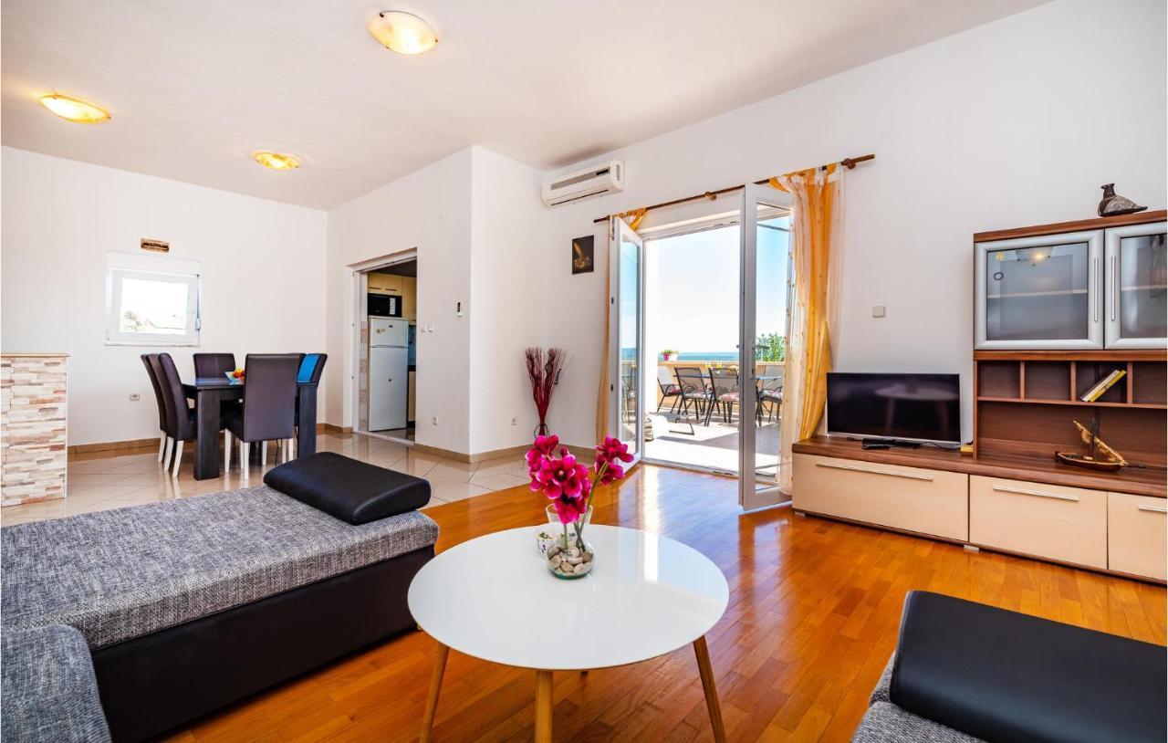 Beautiful Apartment In Maslenica With Kitchen Zewnętrze zdjęcie