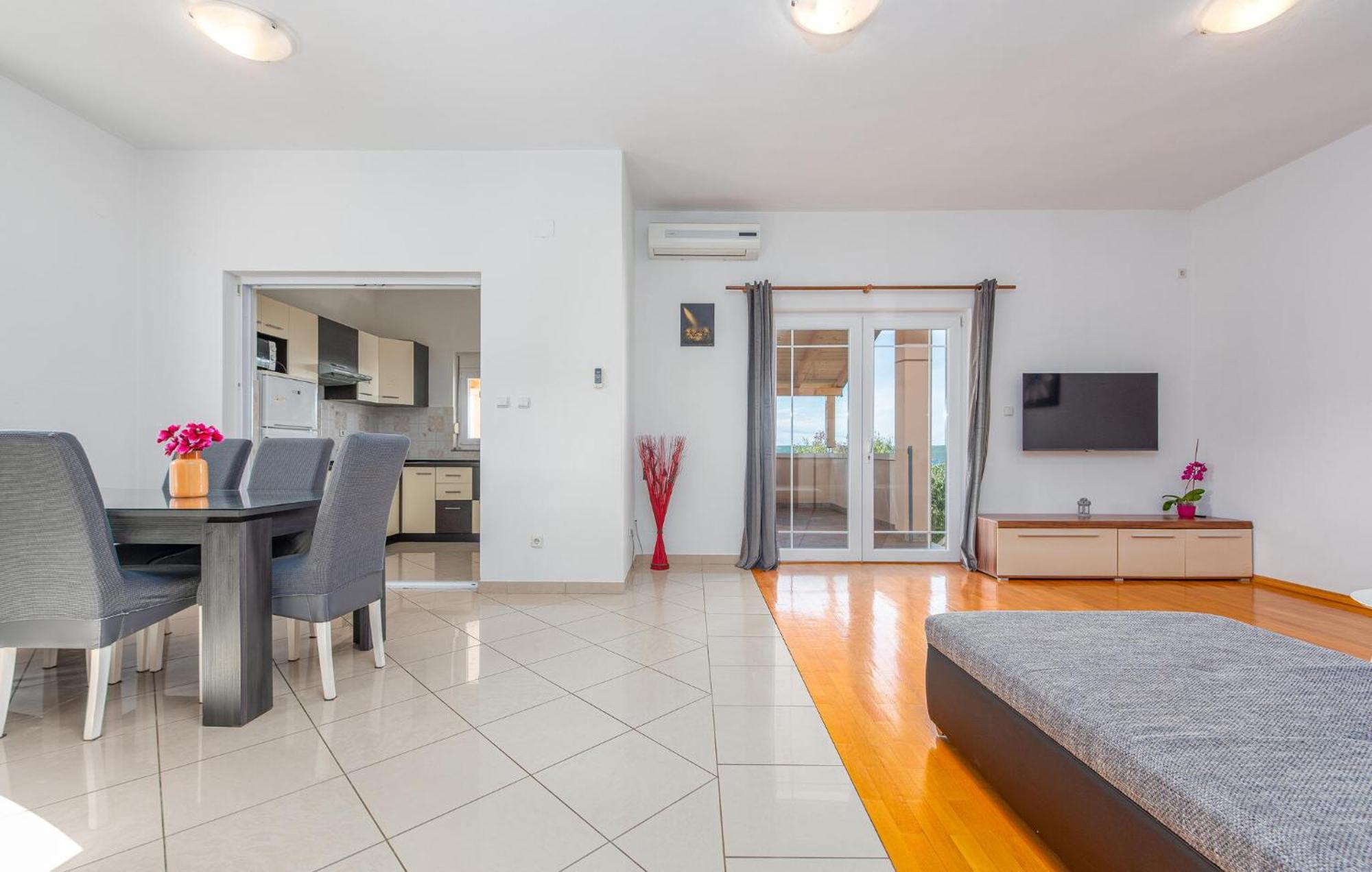 Beautiful Apartment In Maslenica With Kitchen Zewnętrze zdjęcie