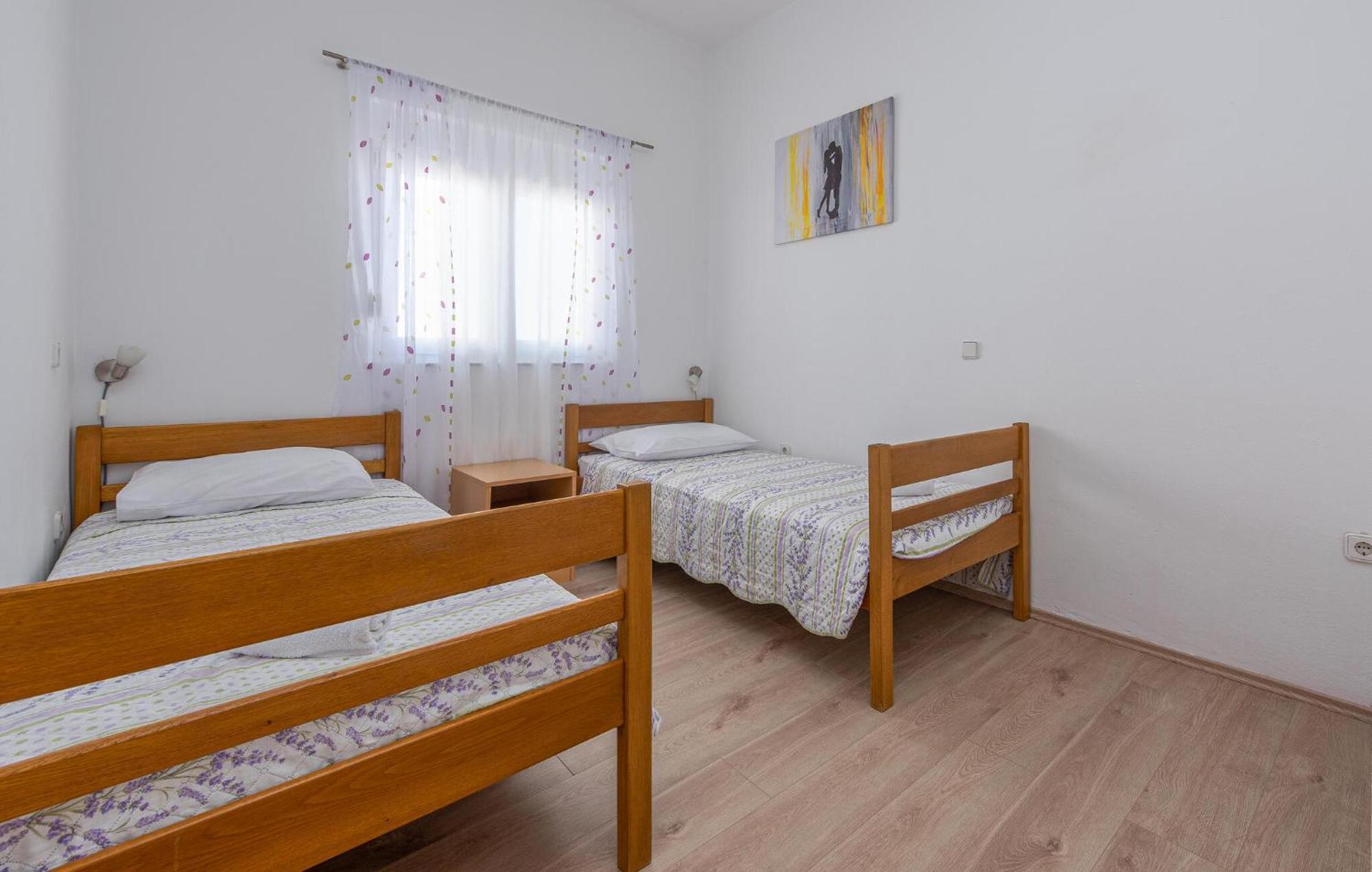 Beautiful Apartment In Maslenica With Kitchen Zewnętrze zdjęcie