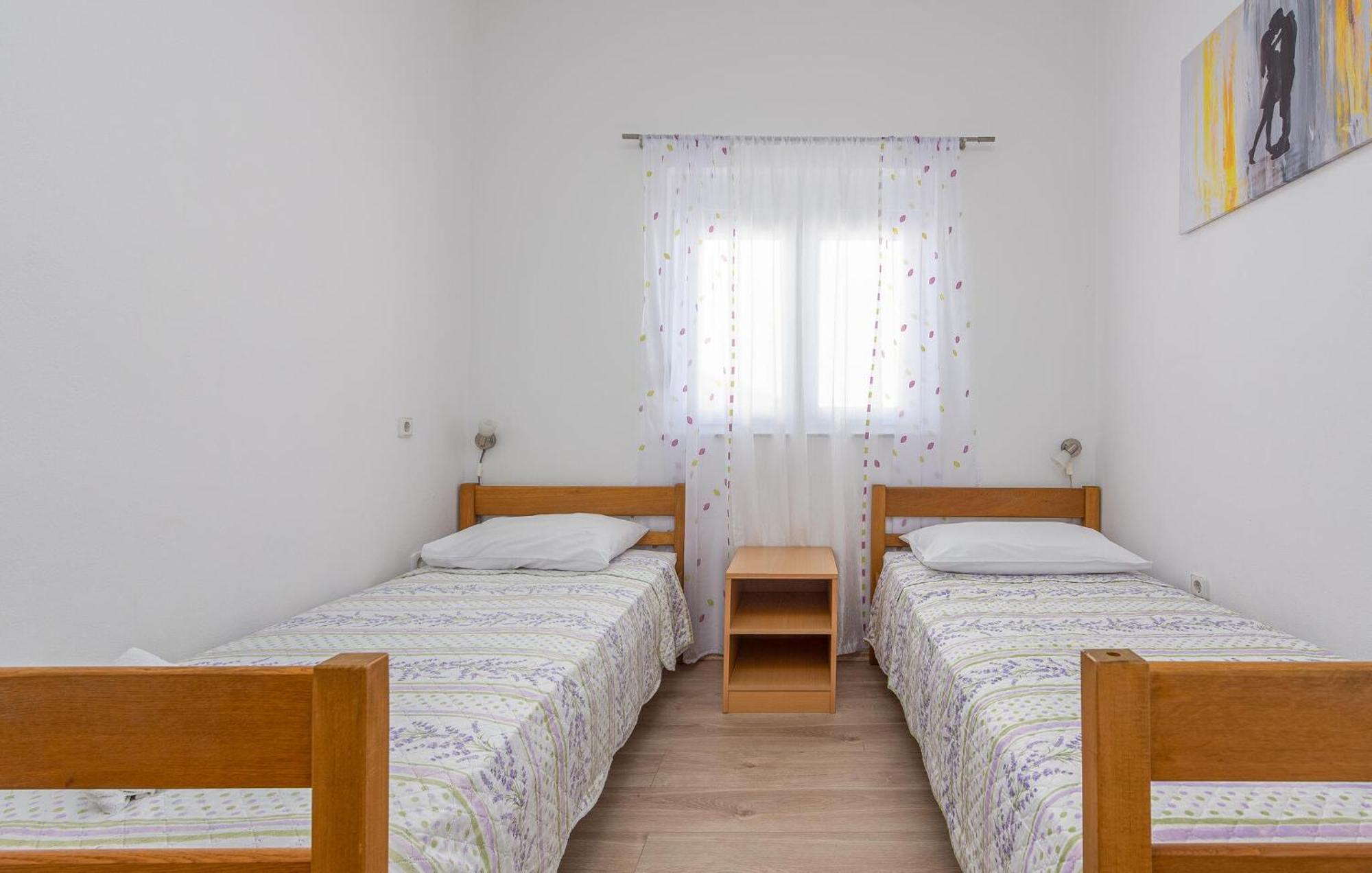 Beautiful Apartment In Maslenica With Kitchen Zewnętrze zdjęcie