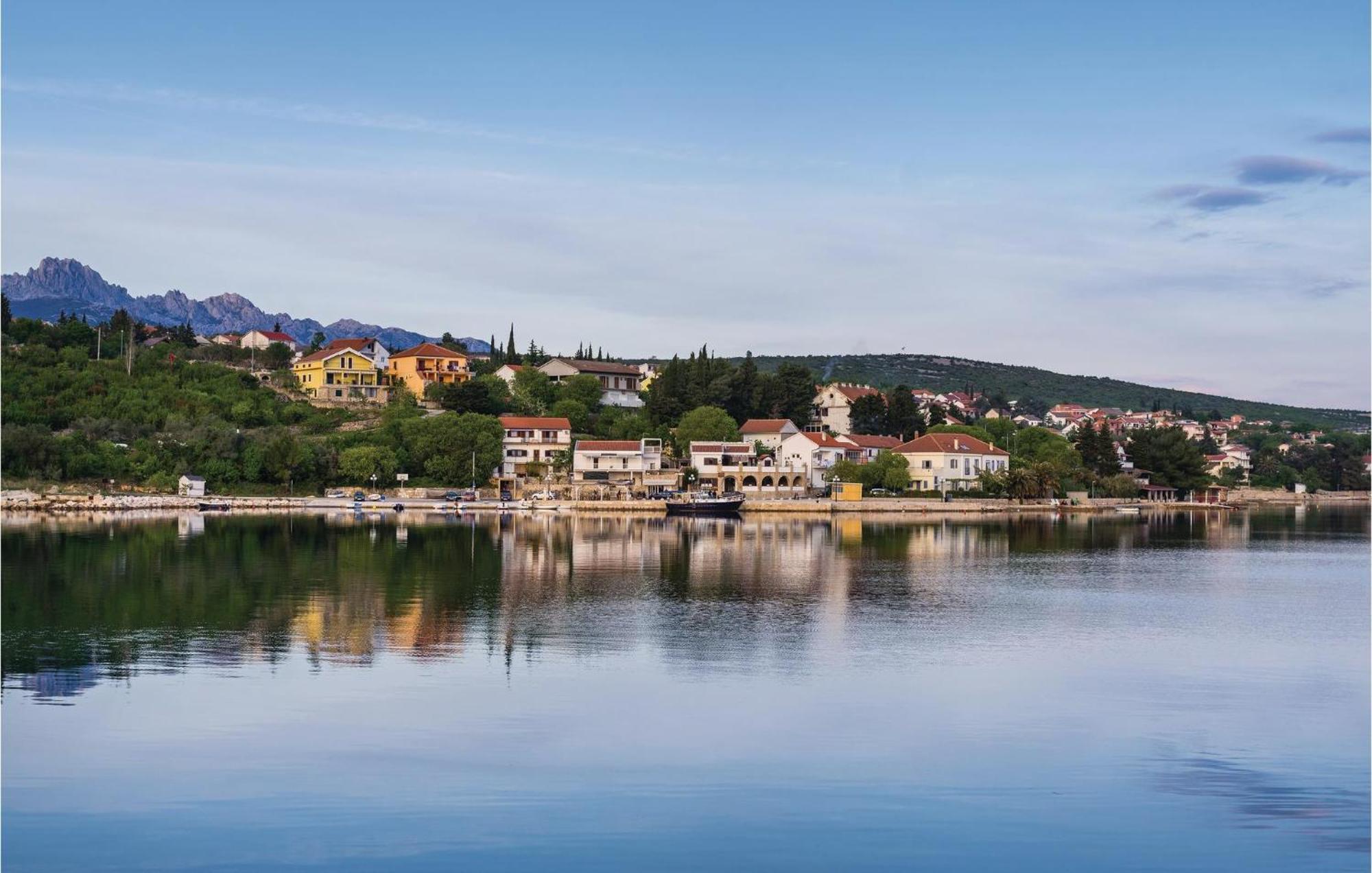 Beautiful Apartment In Maslenica With Kitchen Zewnętrze zdjęcie
